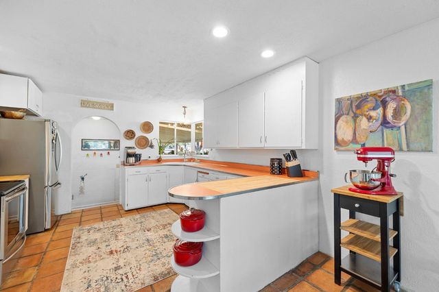 4310 Hussey Dr, Carmichael, CA 95608