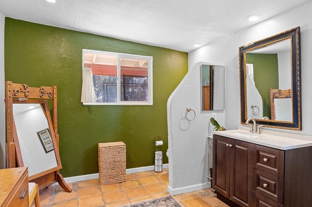 4310 Hussey Dr, Carmichael, CA 95608