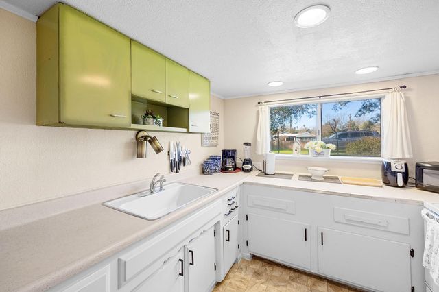 4310 Hussey Dr, Carmichael, CA 95608