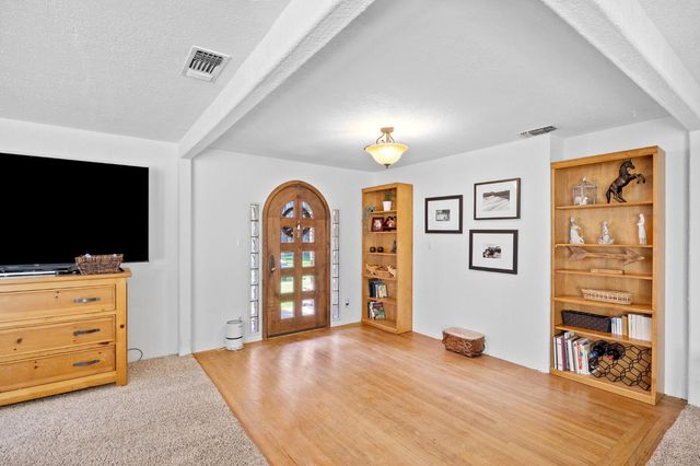 4310 Hussey Dr, Carmichael, CA 95608