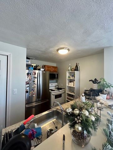 14 Leverett Ave 5, Boston, MA 02128