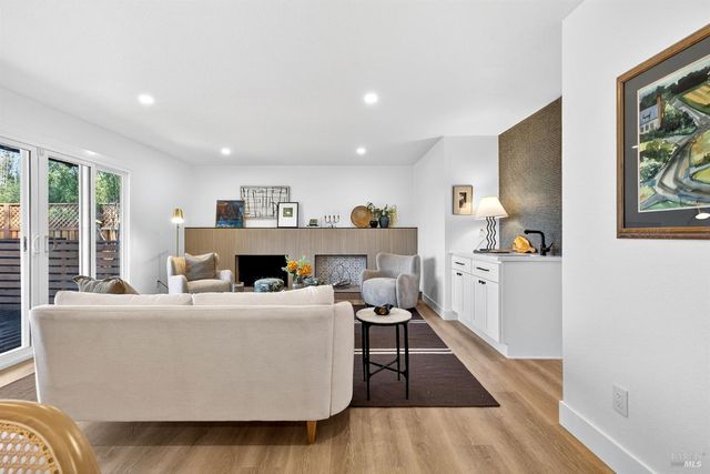 690 Holly Ave, Rohnert Park, CA 94928