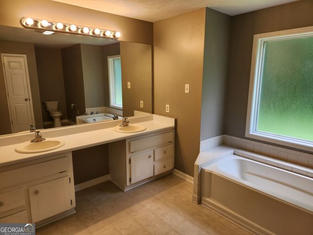 1077 Moran Lake Road NE, Rome, GA 30161