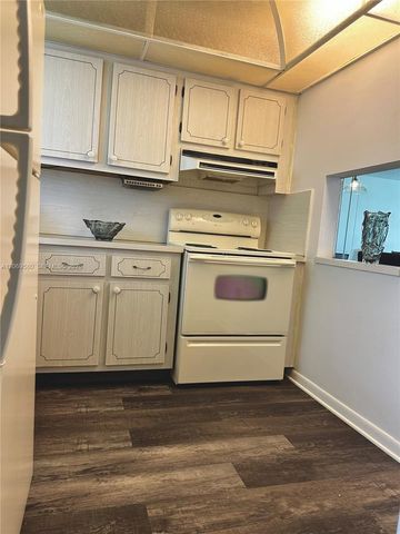 8881 Sunrise Lakes Boulevard 108, Sunrise, FL 33322