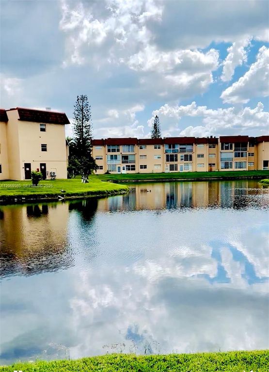 8881 Sunrise Lakes Boulevard 108, Sunrise, FL 33322