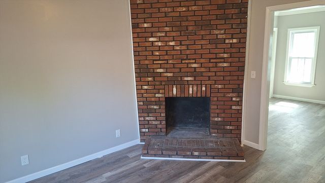 51 View St, Holyoke, MA 01040