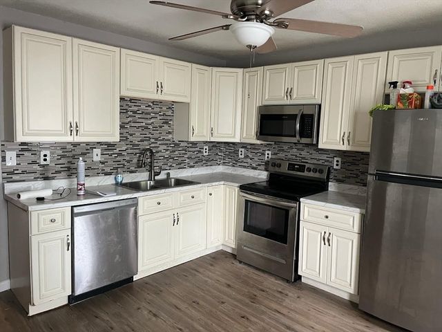 51 View St, Holyoke, MA 01040