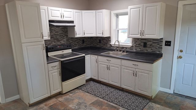 51 View St, Holyoke, MA 01040