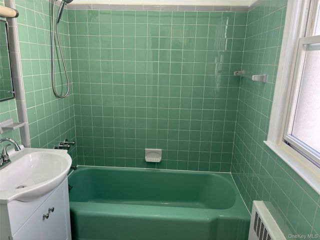 612 College Place 2nd Floor, College Point, NY 11356