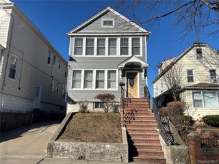 612 College Place 2nd Floor, College Point, NY 11356