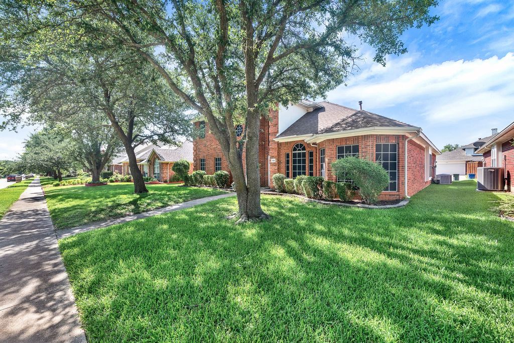706 Green Apple Drive, Garland, TX 75044