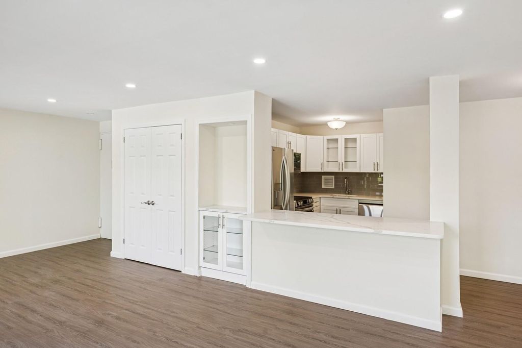 10-11 162nd Street 4A, Beechhurst, NY 11357