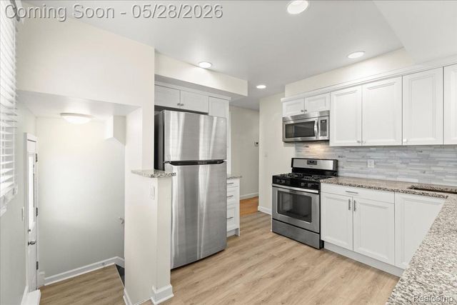 1313 Royal Avenue, Royal Oak, MI 48073