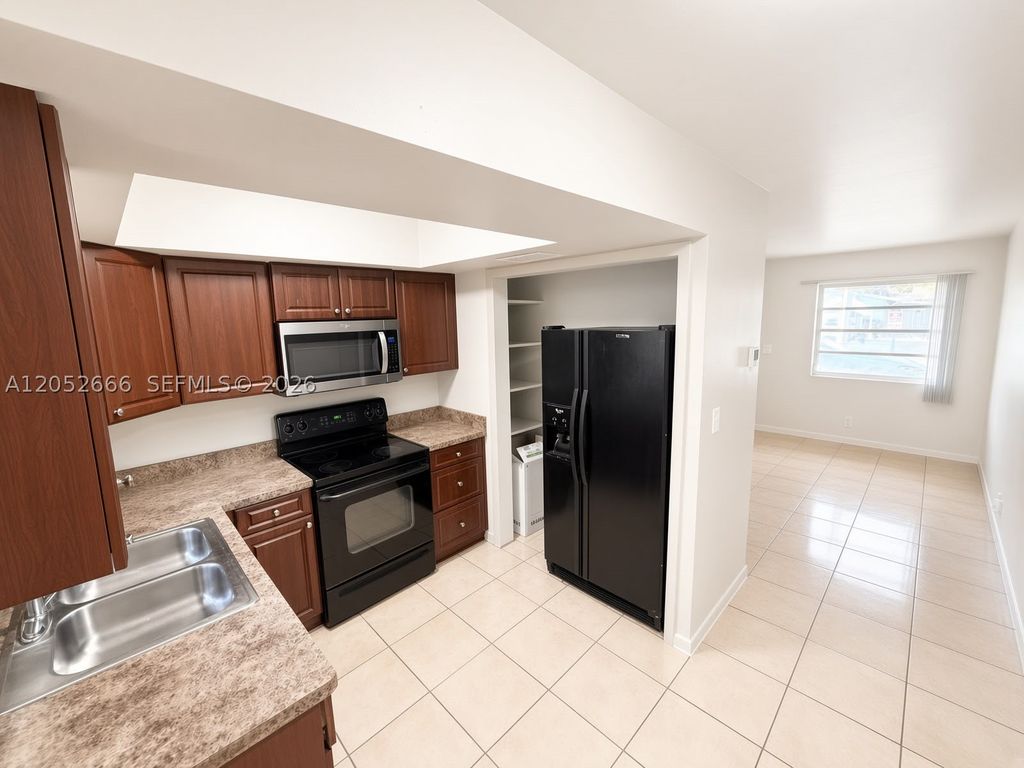 1904 SW 2nd St 1912, Fort Lauderdale, FL 33312