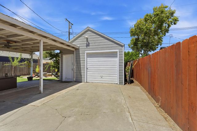327 Eureka Ave, Lodi, CA 95240