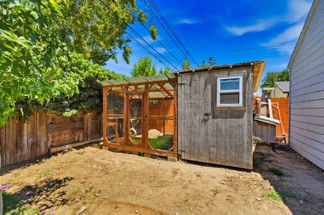 327 Eureka Ave, Lodi, CA 95240