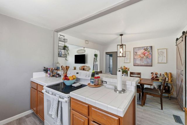 327 Eureka Ave, Lodi, CA 95240