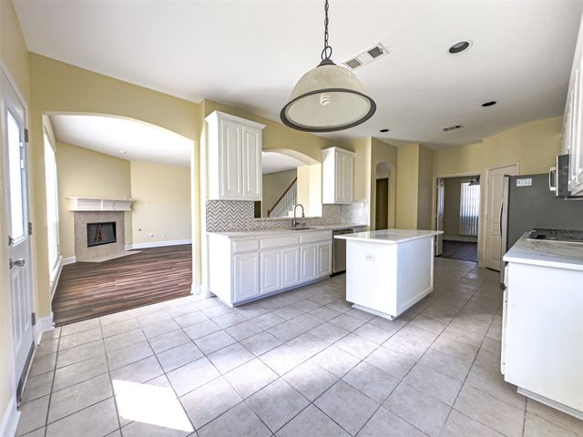 1905 Meera Lane, Mansfield, TX 76063