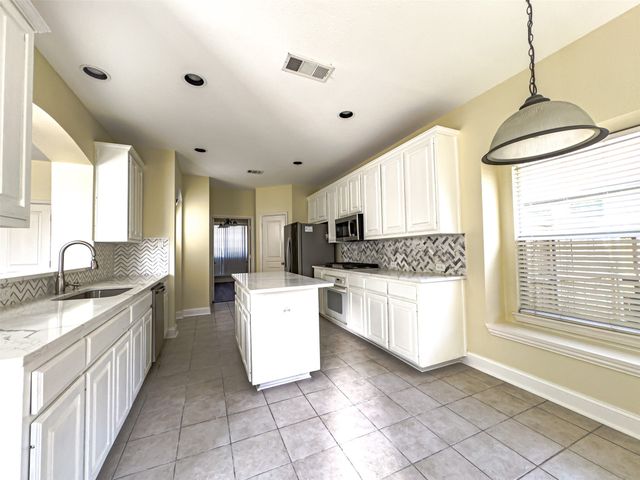 1905 Meera Lane, Mansfield, TX 76063