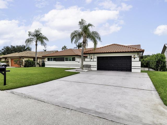 6440 Olde Moat Way, Davie, FL 33331