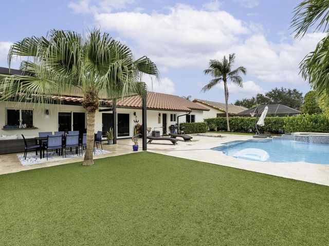 6440 Olde Moat Way, Davie, FL 33331