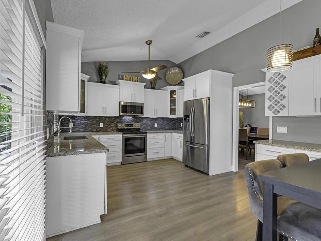 6440 Olde Moat Way, Davie, FL 33331