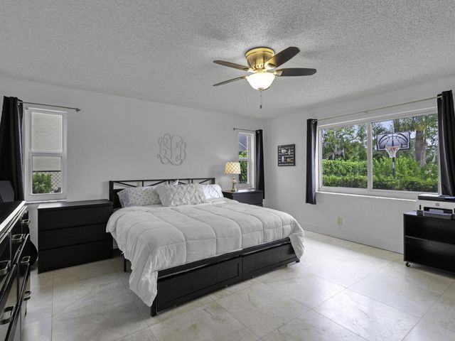 6440 Olde Moat Way, Davie, FL 33331