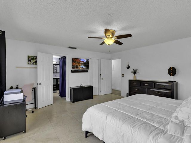 6440 Olde Moat Way, Davie, FL 33331
