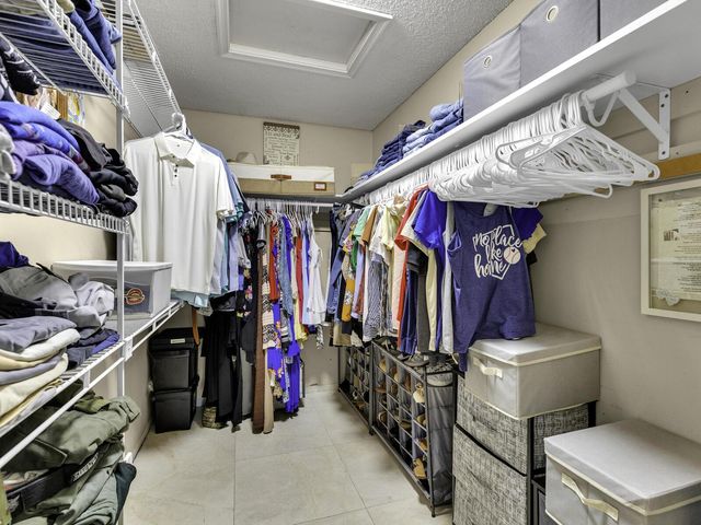 6440 Olde Moat Way, Davie, FL 33331