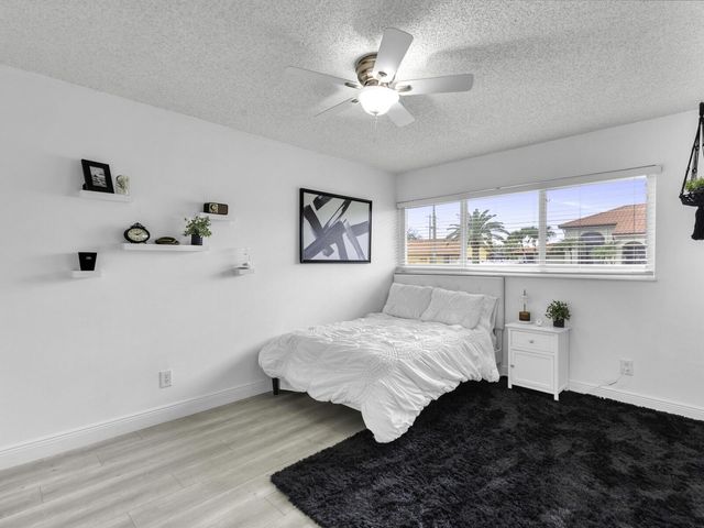 6440 Olde Moat Way, Davie, FL 33331