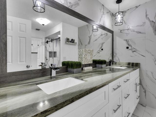 6440 Olde Moat Way, Davie, FL 33331