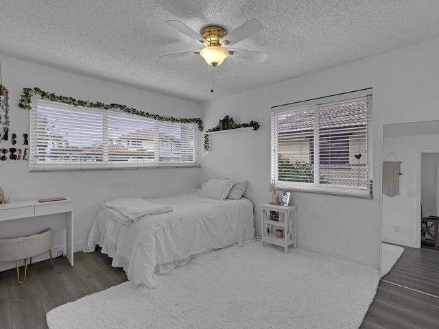 6440 Olde Moat Way, Davie, FL 33331
