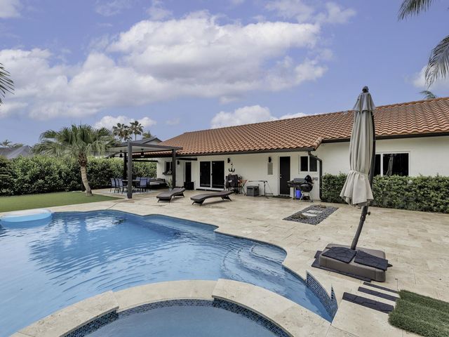 6440 Olde Moat Way, Davie, FL 33331