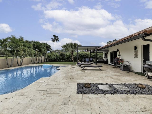 6440 Olde Moat Way, Davie, FL 33331