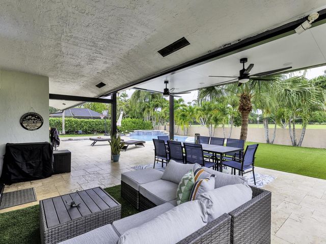 6440 Olde Moat Way, Davie, FL 33331