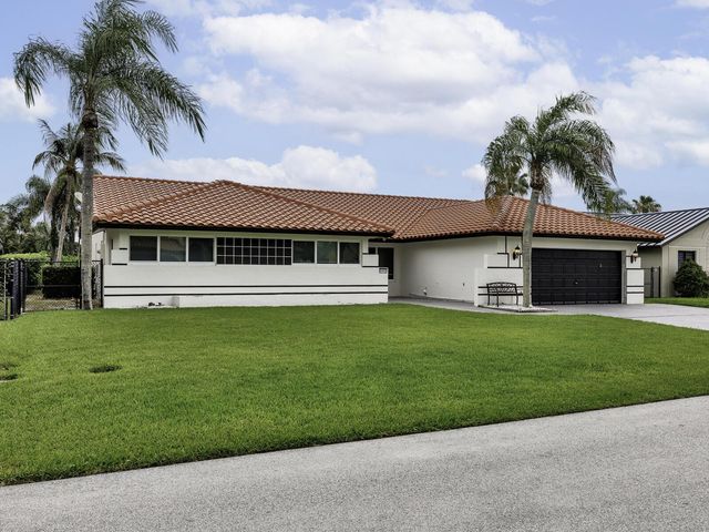 6440 Olde Moat Way, Davie, FL 33331