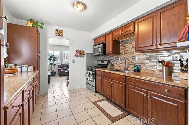 16116 Cajon, Hesperia, CA 92345