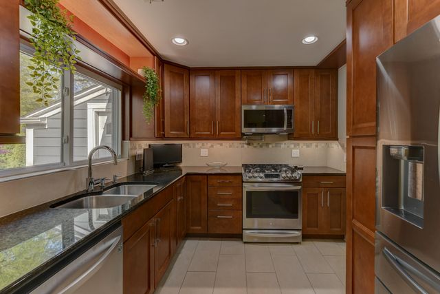 1335 35th Street, Munster, IN 46321