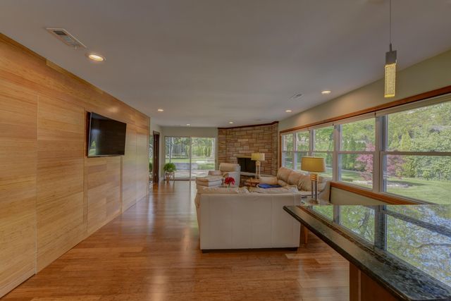 1335 35th Street, Munster, IN 46321