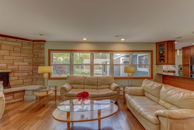 1335 35th Street, Munster, IN 46321