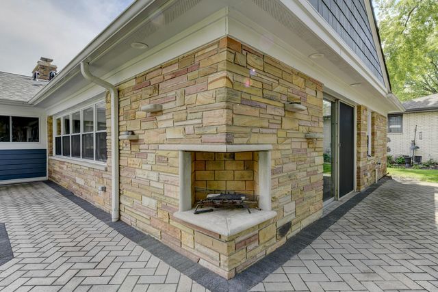 1335 35th Street, Munster, IN 46321