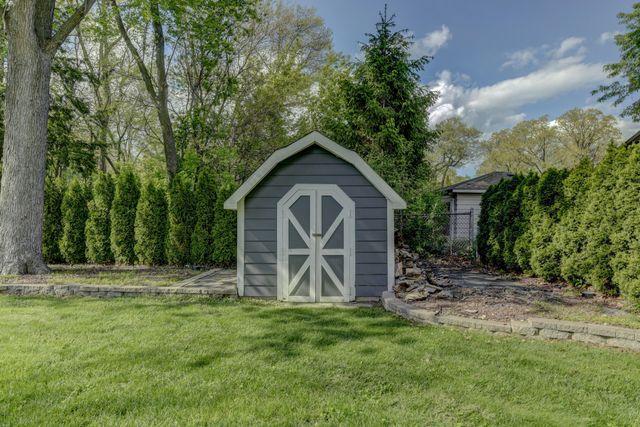 1335 35th Street, Munster, IN 46321