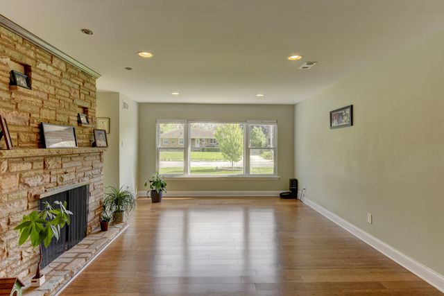 1335 35th Street, Munster, IN 46321