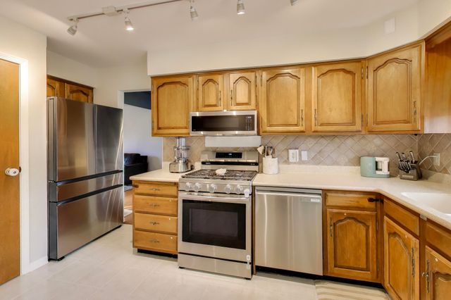 2530 Capri Drive, Schererville, IN 46375