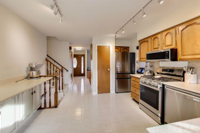 2530 Capri Drive, Schererville, IN 46375