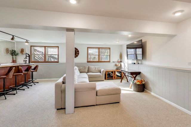 2530 Capri Drive, Schererville, IN 46375