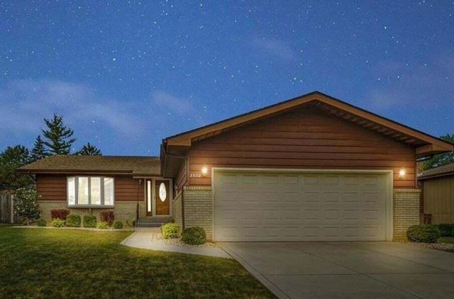 2530 Capri Drive, Schererville, IN 46375