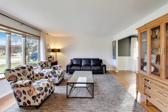 2530 Capri Drive, Schererville, IN 46375