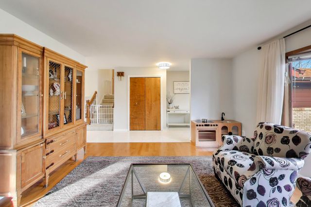 2530 Capri Drive, Schererville, IN 46375