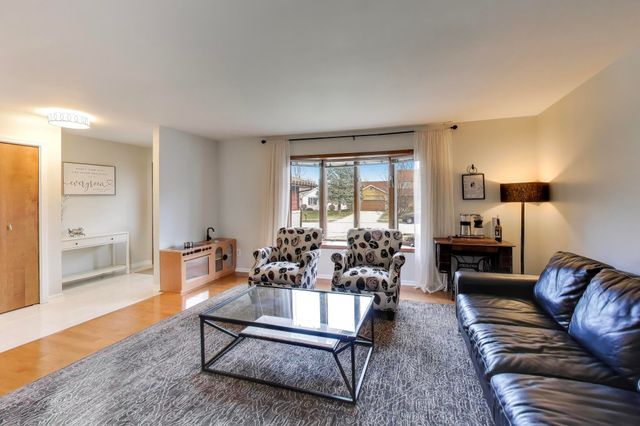 2530 Capri Drive, Schererville, IN 46375